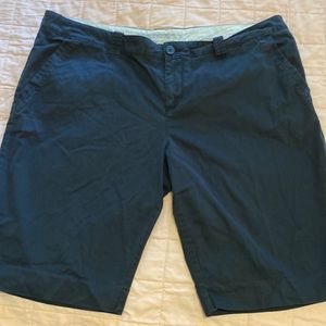 Womens Old Navy Y2K Low Rise size 14 Black Bermuda Shorts, Excellent Lightweight